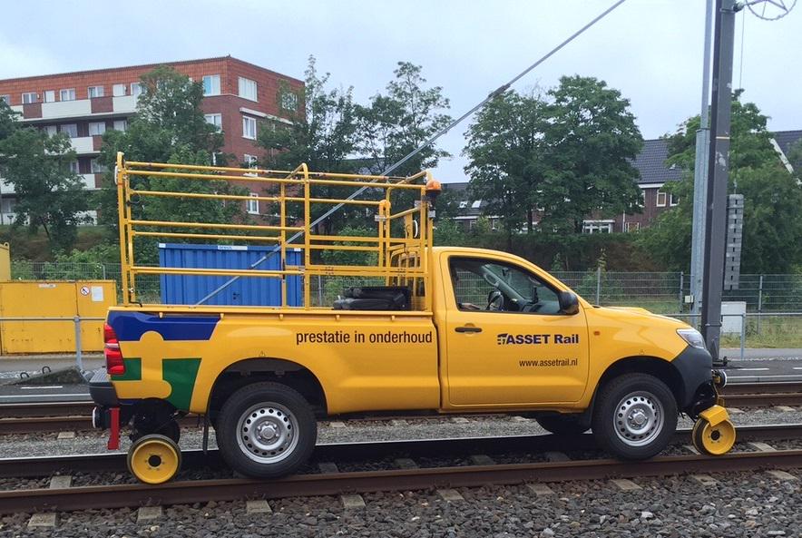 Railauto op het spoor